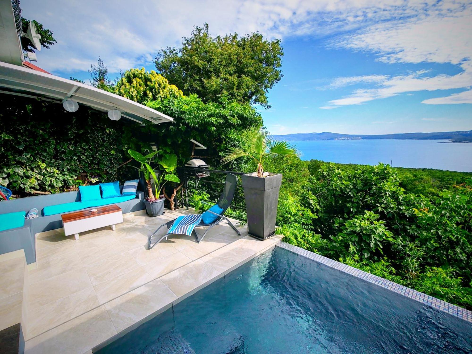 Art Gallery House With A Small Relaxing Pool Crikvenica Bagian luar foto